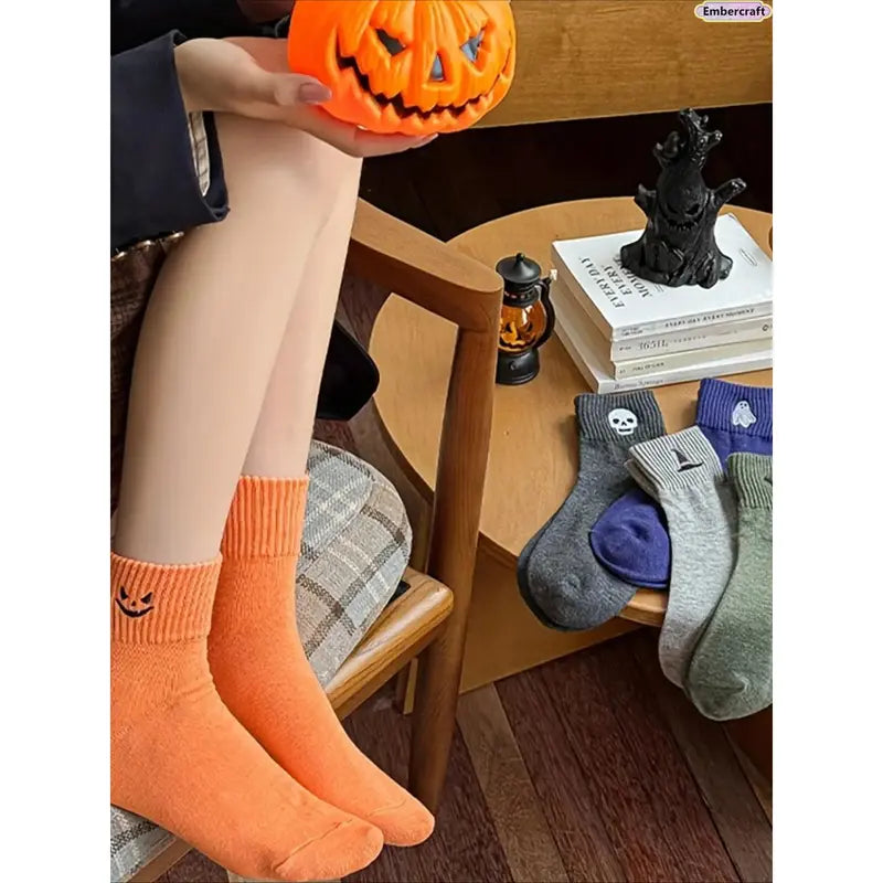 🎃 Women's 5-Pair Halloween Crew Socks Set – Cute Spooky Styles for Cozy Fall Days