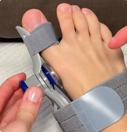 Adjustable big toe corrector close-up